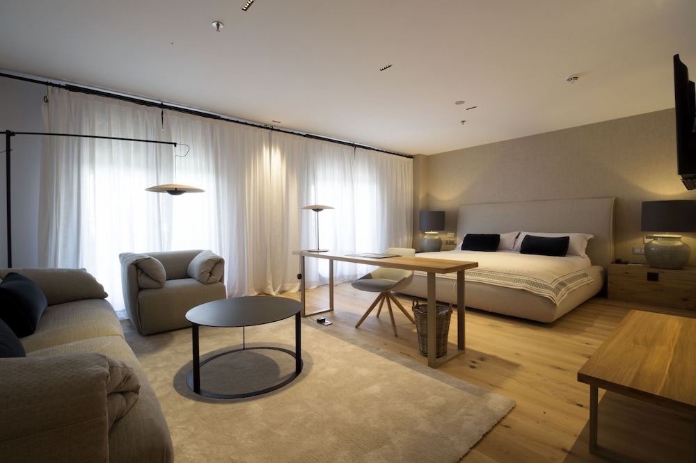 Hotel Zenit Sevilla — Hotel rooms in Seville, Andalusia