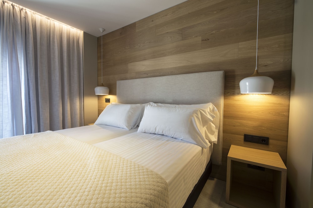 Hotel Zenit Sevilla — Hotel rooms in Seville, Andalusia