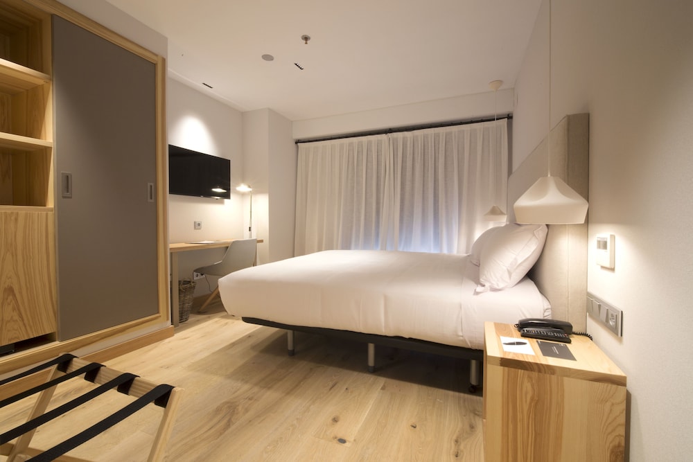 Hotel Zenit Sevilla — Hotel rooms in Seville, Andalusia