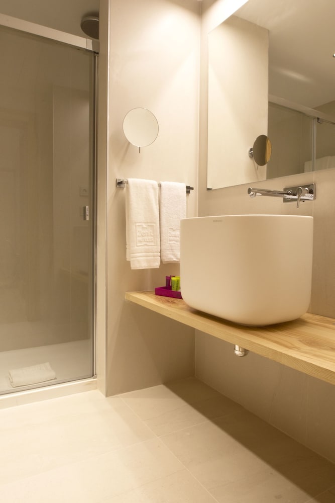 Hotel Zenit Sevilla — Hotel rooms in Seville, Andalusia