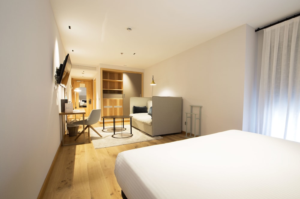 Hotel Zenit Sevilla — Hotel rooms in Seville, Andalusia
