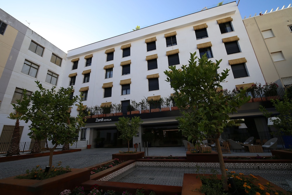 Hotel Zenit Sevilla — Hotel building in Seville, Andalusia