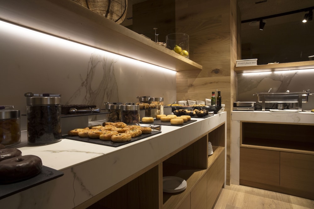 Hotel Zenit Sevilla — Restaurant & bars in Seville, Andalusia