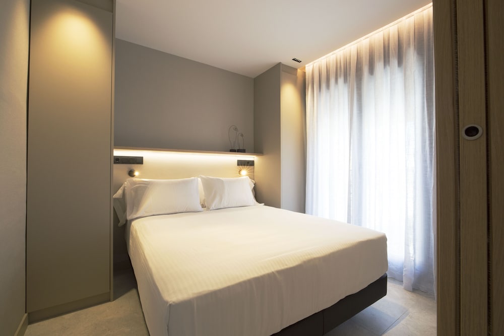 Hotel Zenit Sevilla — Hotel rooms in Seville, Andalusia