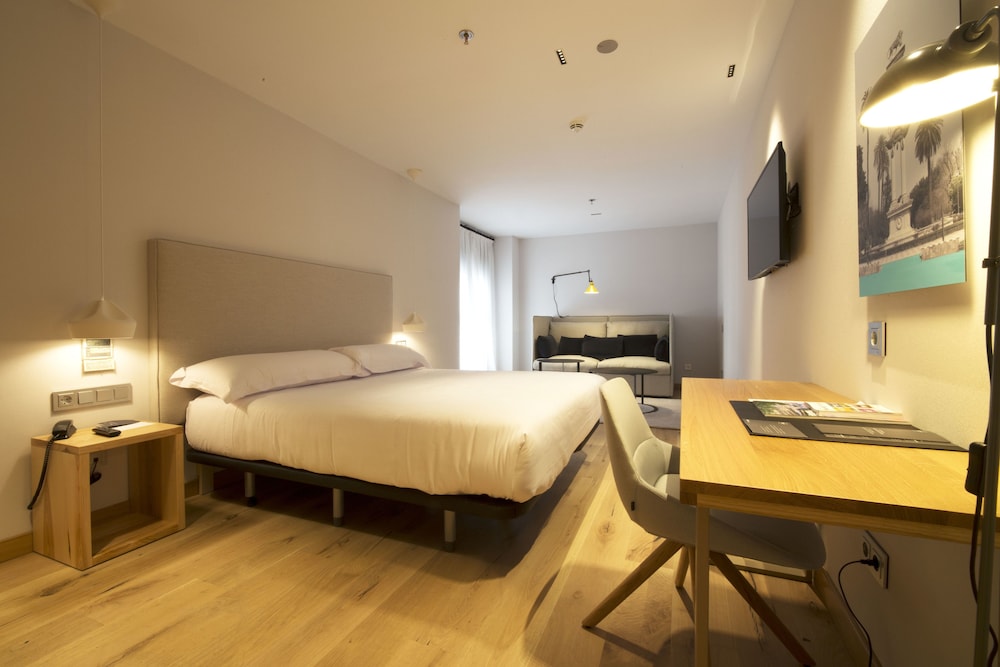 Hotel Zenit Sevilla — Hotel rooms in Seville, Andalusia