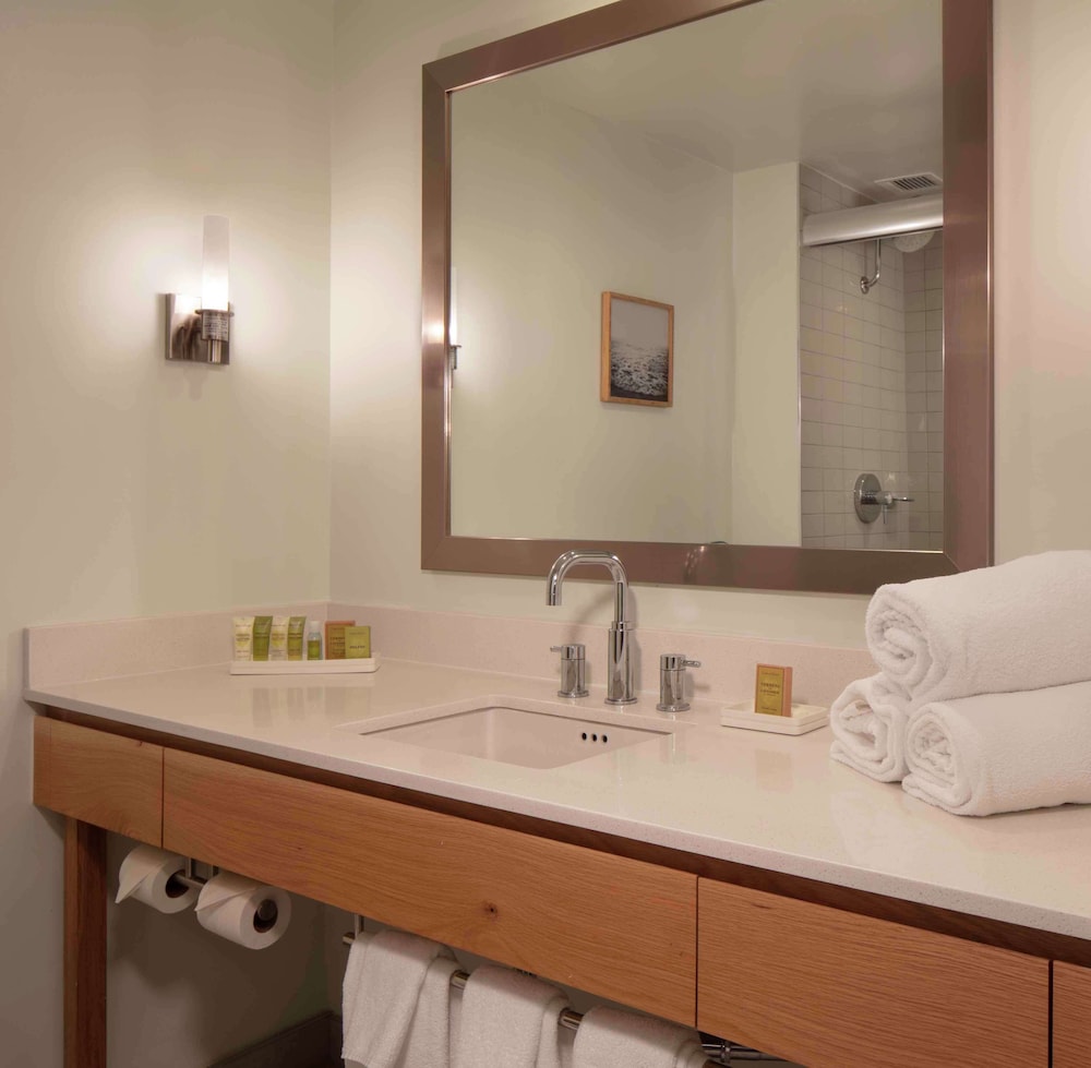 Hilton Daytona Beach Oceanfront Resort — Hotel rooms in Daytona Beach, Florida