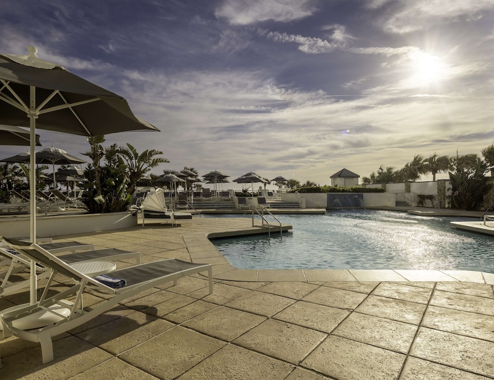Hilton Daytona Beach Oceanfront Resort — Swimming pool in Daytona Beach, Florida