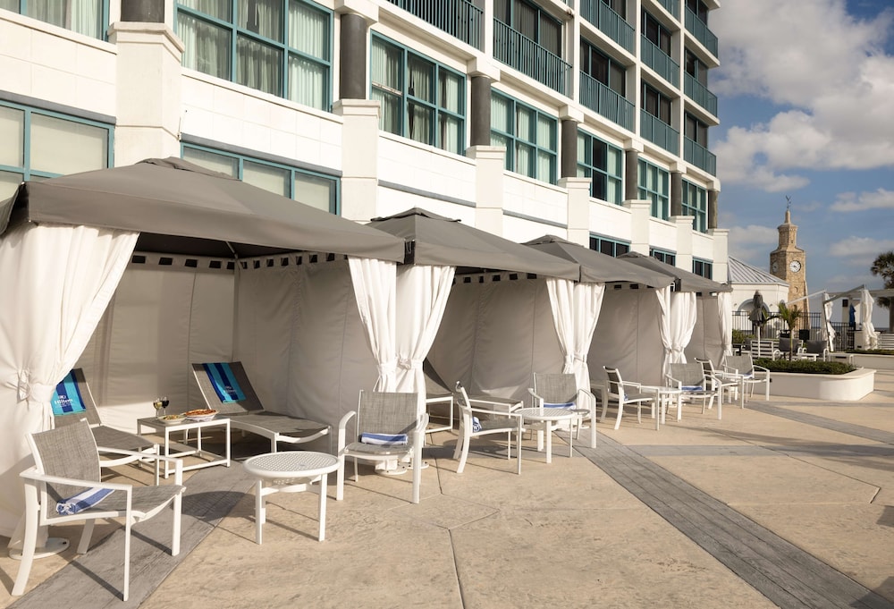 Hilton Daytona Beach Oceanfront Resort — Hotel building in Daytona Beach, Florida