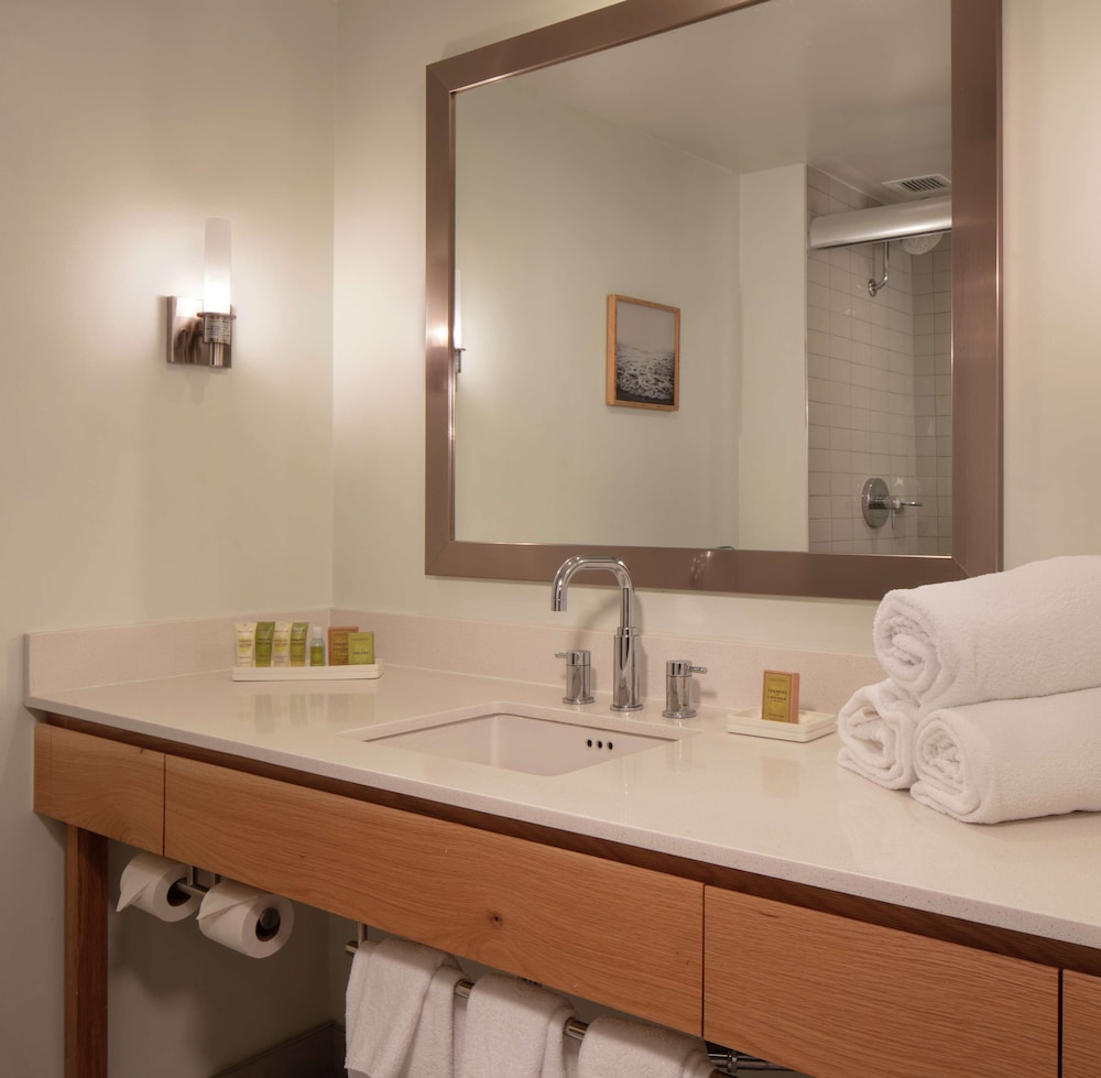 Hilton Daytona Beach Oceanfront Resort — Hotel rooms in Daytona Beach, Florida