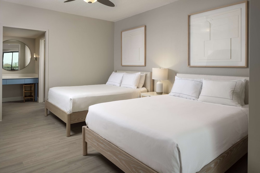 Hilton Daytona Beach Oceanfront Resort — Hotel rooms in Daytona Beach, Florida