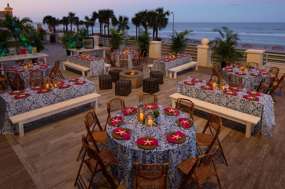 Hilton Daytona Beach Oceanfront Resort — Restaurant & bars in Daytona Beach, Florida