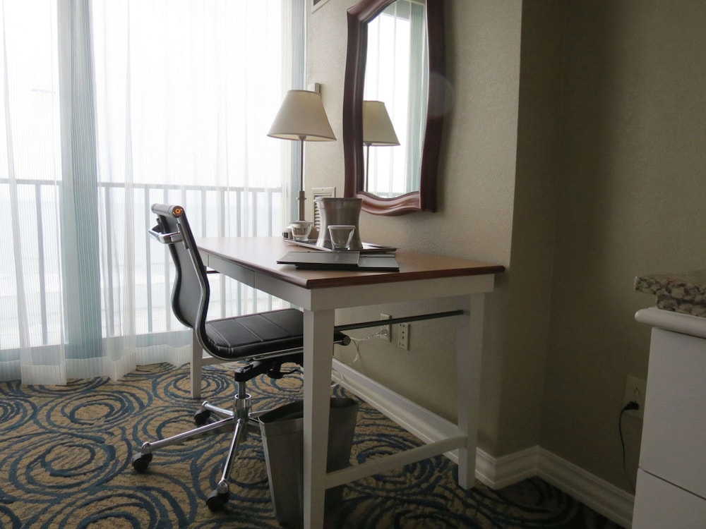 Hilton Daytona Beach Oceanfront Resort — Hotel rooms in Daytona Beach, Florida