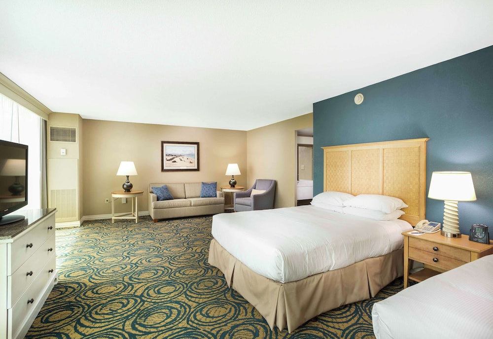 Hilton Daytona Beach Oceanfront Resort — Hotel rooms in Daytona Beach, Florida