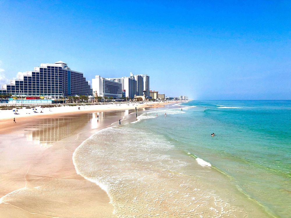 Hilton Daytona Beach Oceanfront Resort — Beach in Daytona Beach, Florida