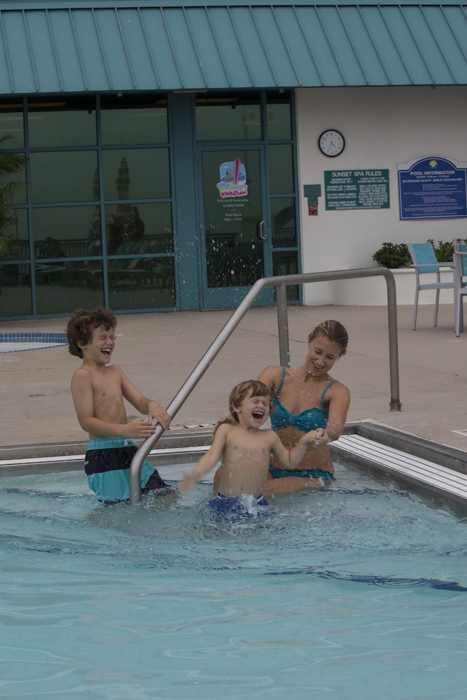 Hilton Daytona Beach Oceanfront Resort — Swimming pool in Daytona Beach, Florida
