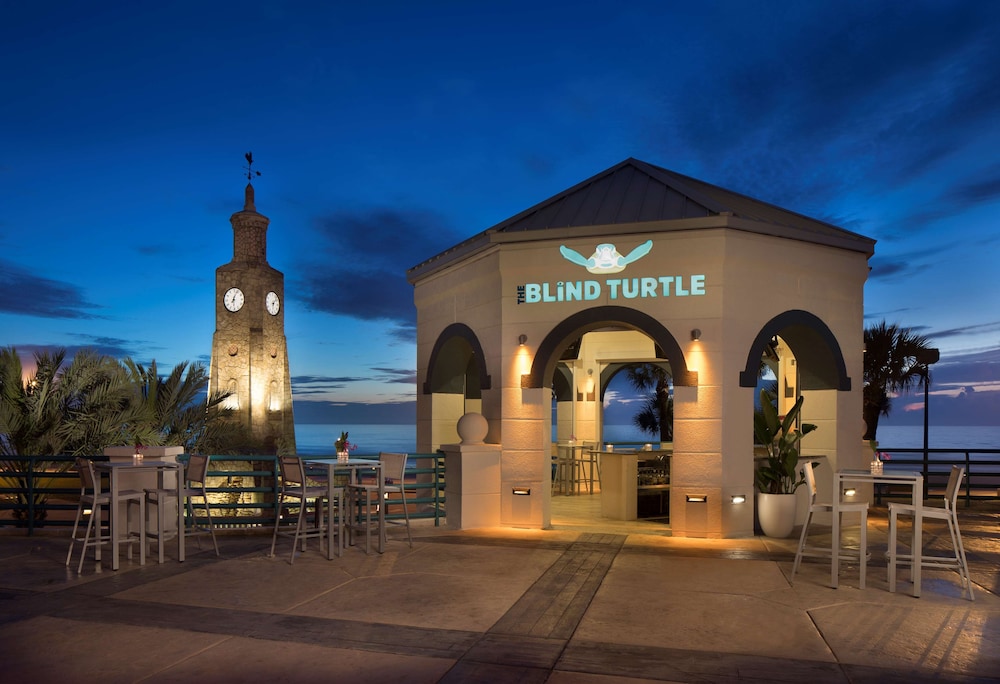 Hilton Daytona Beach Oceanfront Resort — Restaurant & bars in Daytona Beach, Florida