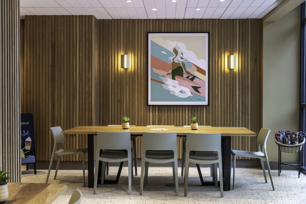 Hilton Daytona Beach Oceanfront Resort — Restaurant & bars in Daytona Beach, Florida