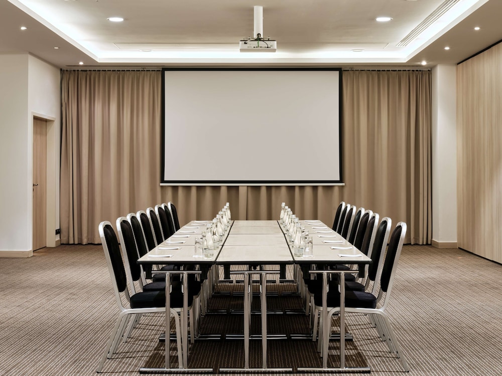 Park Inn by Radisson Krakow — Hotel building in Krakow, Lesser Poland