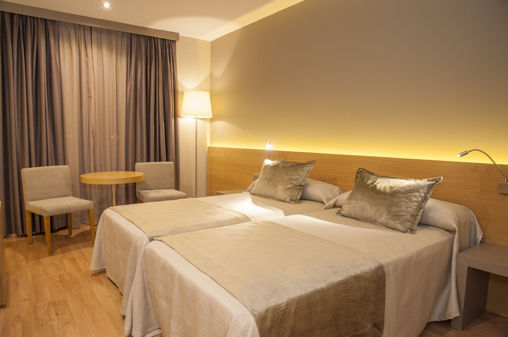 Hotel M.A. Sevilla Congresos — Hotel rooms in Seville, Andalusia