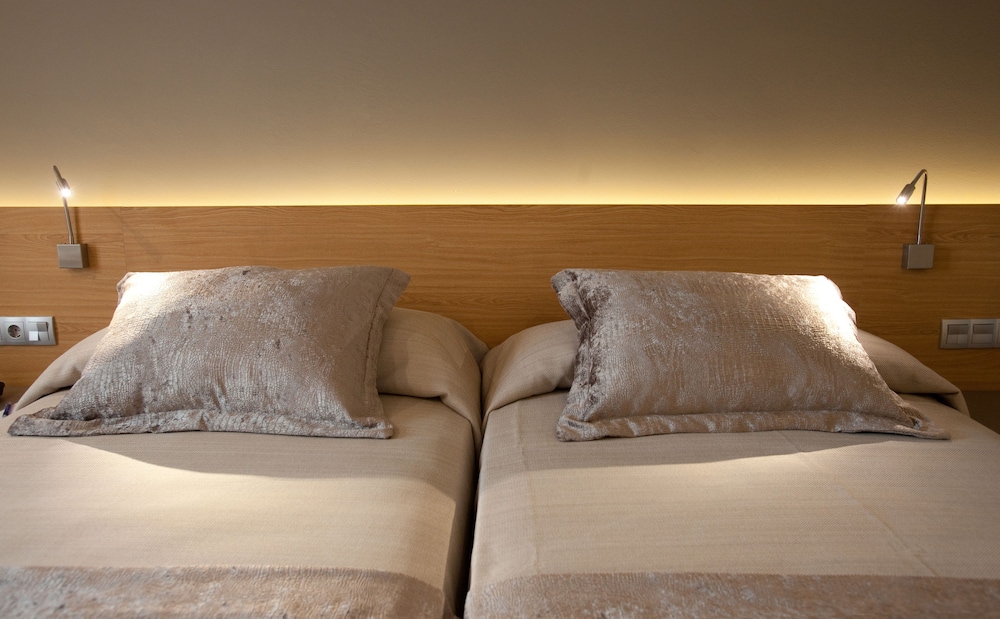 Hotel M.A. Sevilla Congresos — Hotel rooms in Seville, Andalusia