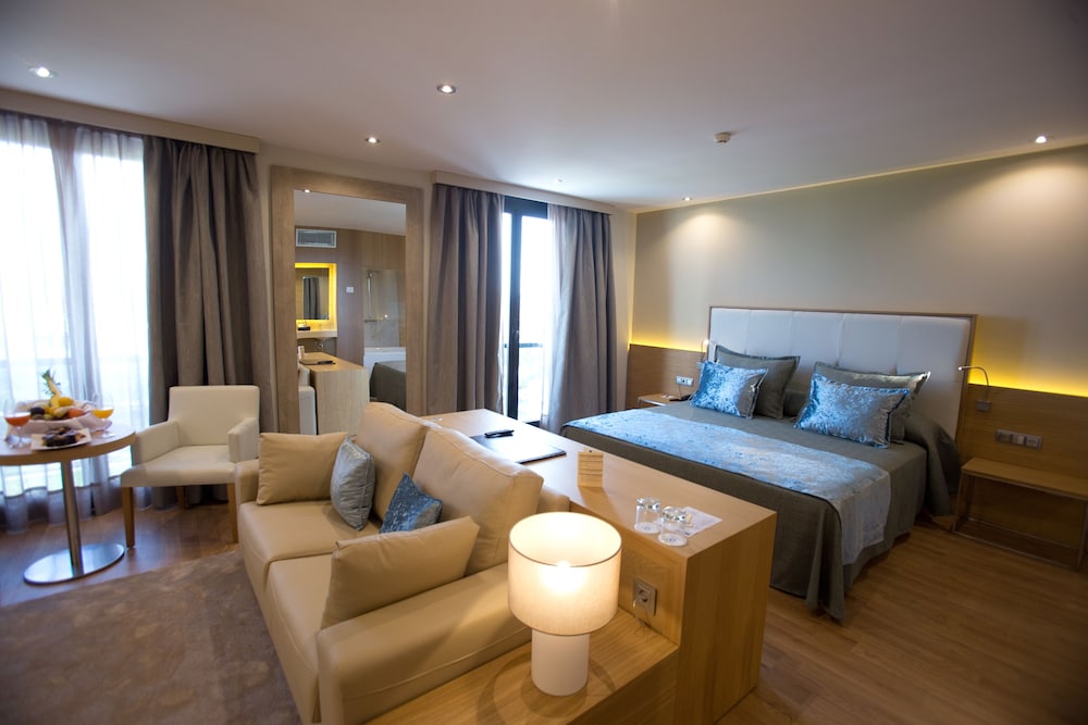 Hotel M.A. Sevilla Congresos — Hotel rooms in Seville, Andalusia