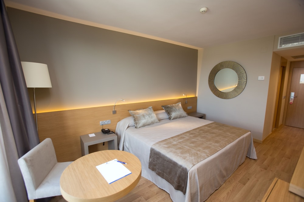 Hotel M.A. Sevilla Congresos — Hotel rooms in Seville, Andalusia
