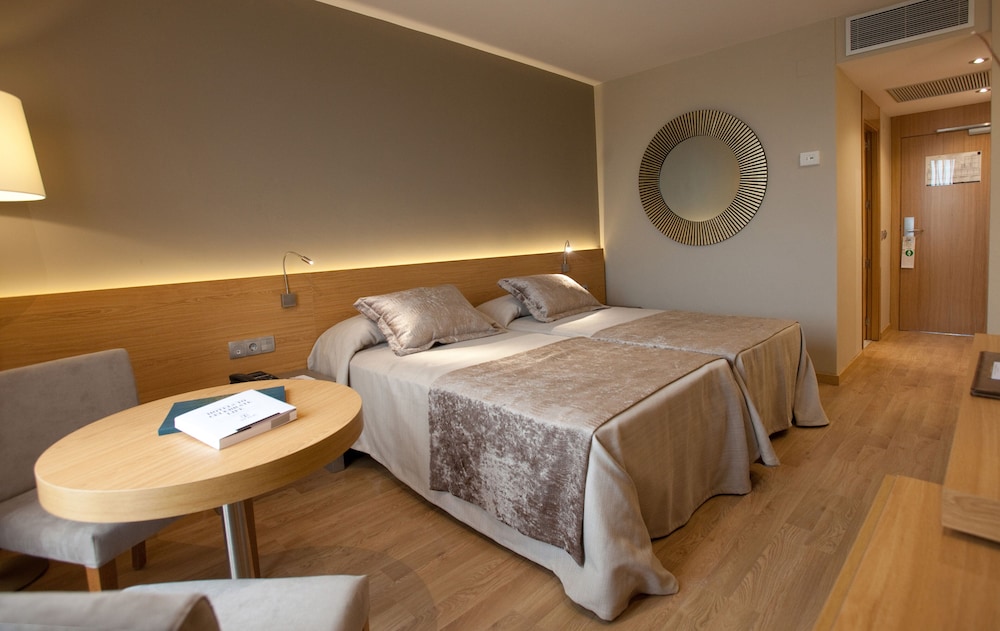 Hotel M.A. Sevilla Congresos — Hotel rooms in Seville, Andalusia