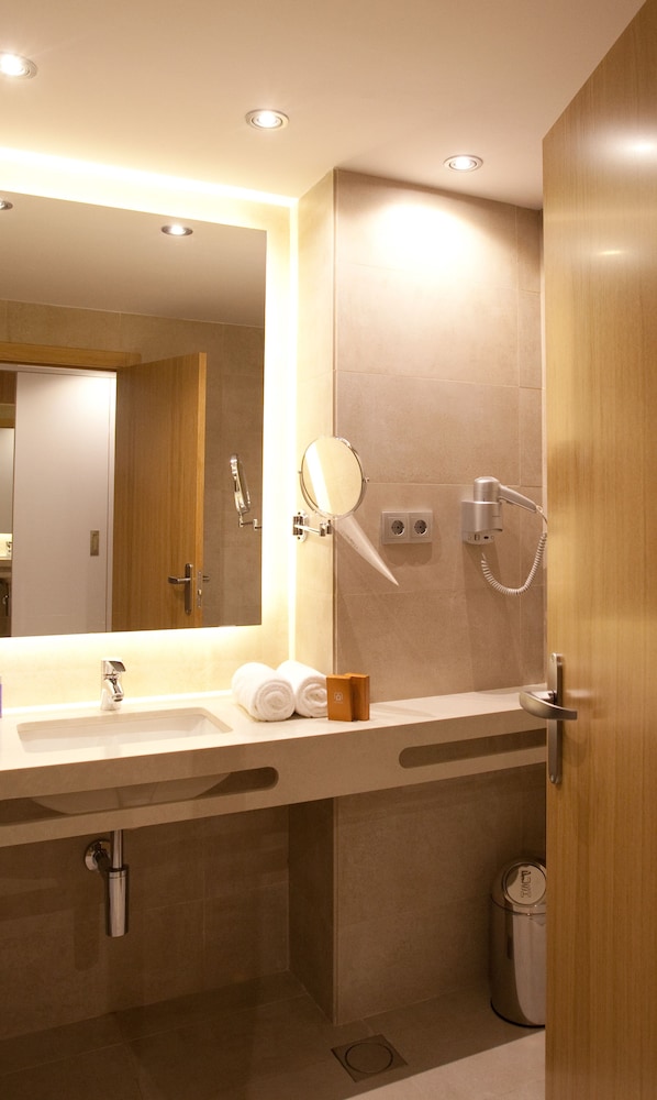 Hotel M.A. Sevilla Congresos — Hotel rooms in Seville, Andalusia