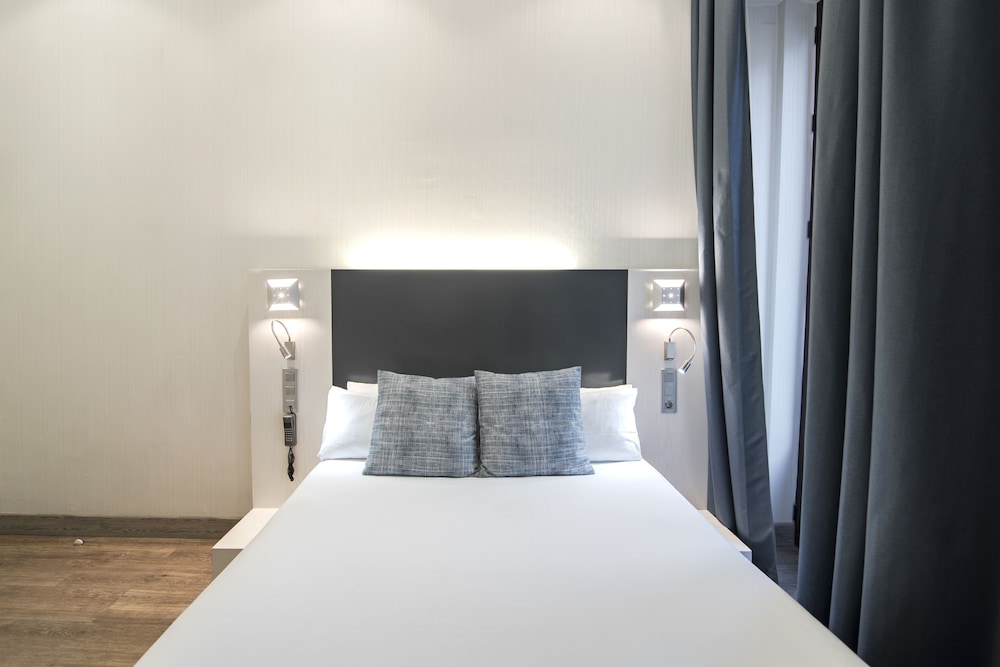 Petit Palace Sevilla Canalejas — Hotel rooms in Seville, Andalusia