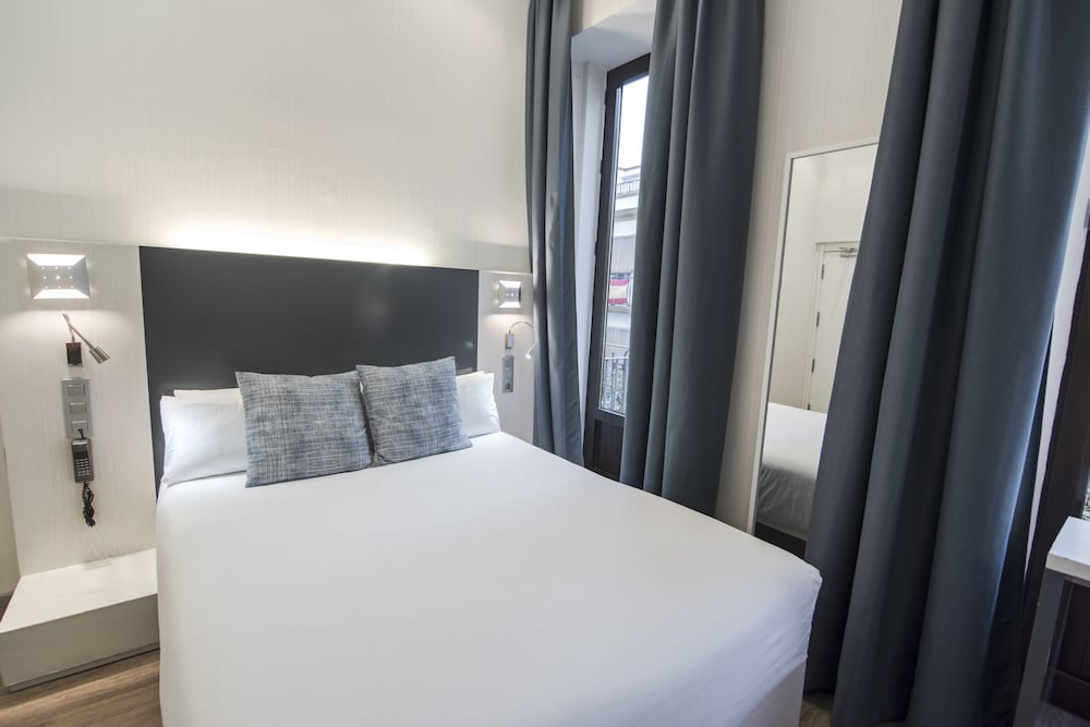 Petit Palace Sevilla Canalejas — Hotel rooms in Seville, Andalusia