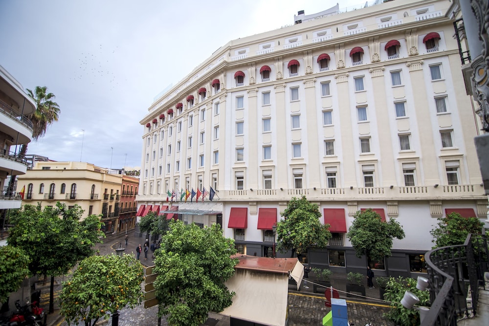 Petit Palace Sevilla Canalejas — Hotel building in Seville, Andalusia