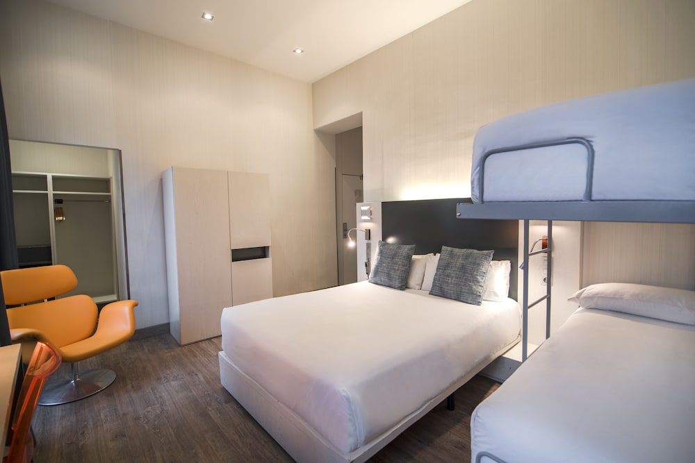 Petit Palace Sevilla Canalejas — Hotel rooms in Seville, Andalusia