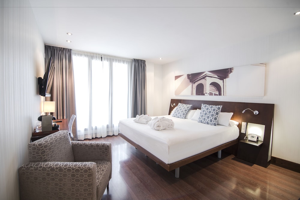 Petit Palace Marqués Santa Ana — Hotel rooms in Seville, Andalusia