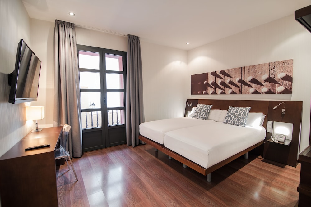 Petit Palace Marqués Santa Ana — Hotel rooms in Seville, Andalusia