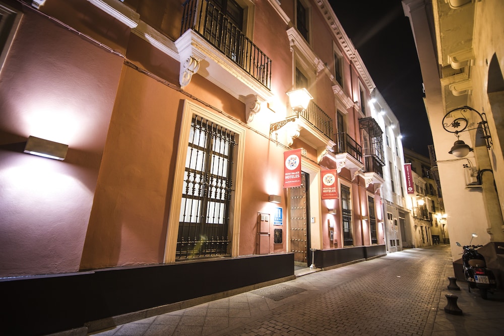 Petit Palace Marqués Santa Ana — Hotel building in Seville, Andalusia