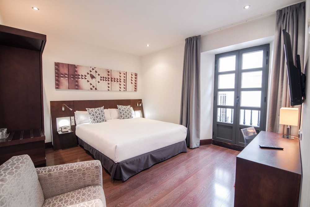 Petit Palace Marqués Santa Ana — Hotel rooms in Seville, Andalusia