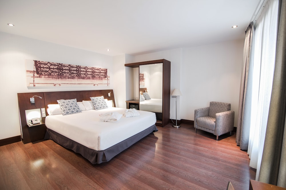 Petit Palace Marqués Santa Ana — Hotel rooms in Seville, Andalusia