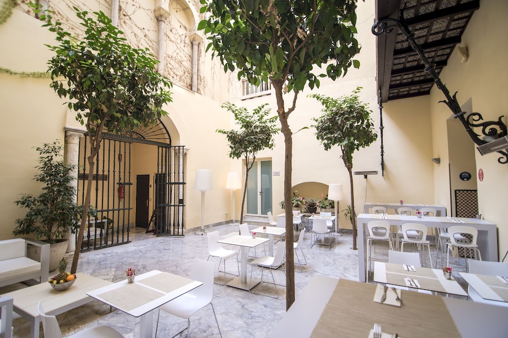 Petit Palace Santa Cruz — Hotel building in Seville, Andalusia