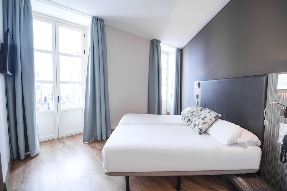 Petit Palace Santa Cruz — Hotel rooms in Seville, Andalusia