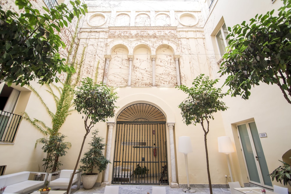 Petit Palace Santa Cruz — Hotel building in Seville, Andalusia