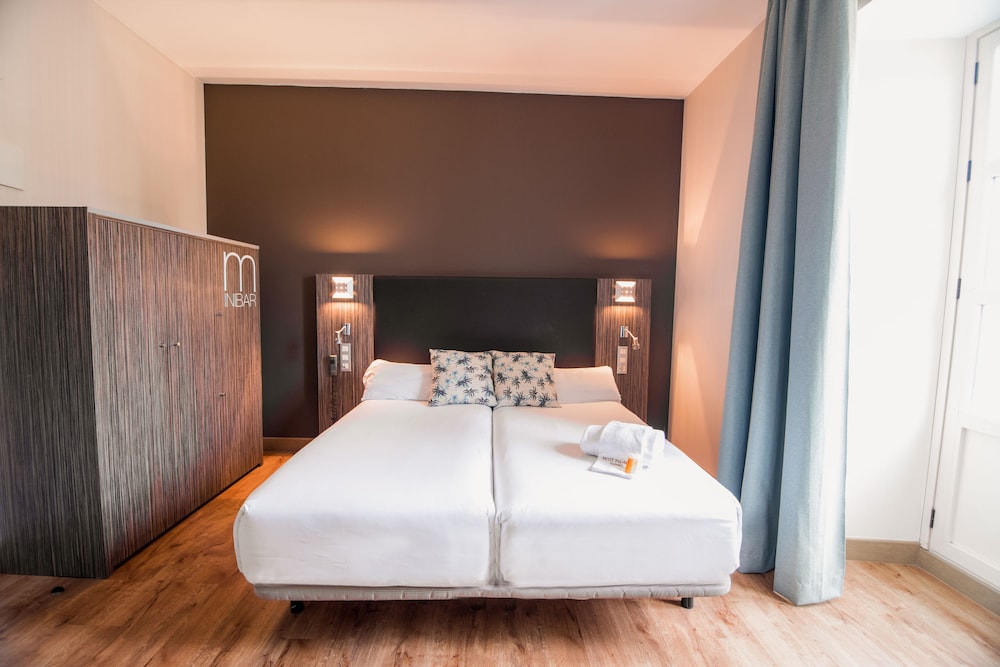 Petit Palace Santa Cruz — Hotel rooms in Seville, Andalusia