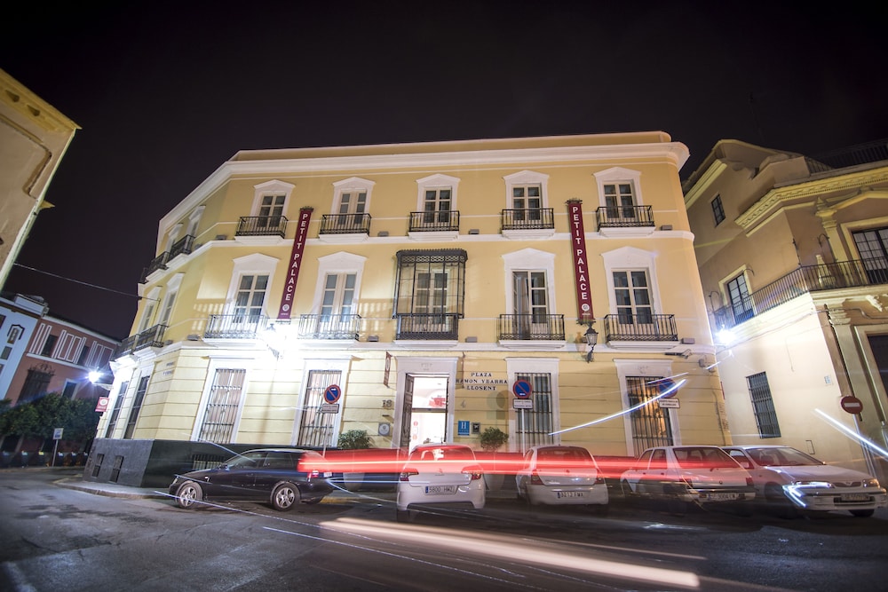 Petit Palace Santa Cruz — Hotel building in Seville, Andalusia