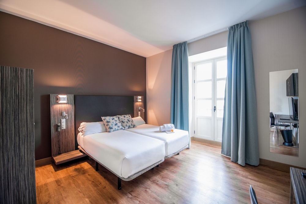 Petit Palace Santa Cruz — Hotel rooms in Seville, Andalusia