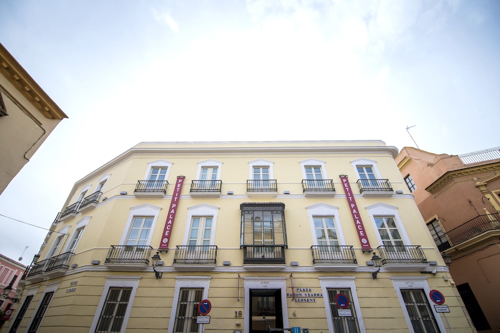 Petit Palace Santa Cruz — Hotel building in Seville, Andalusia