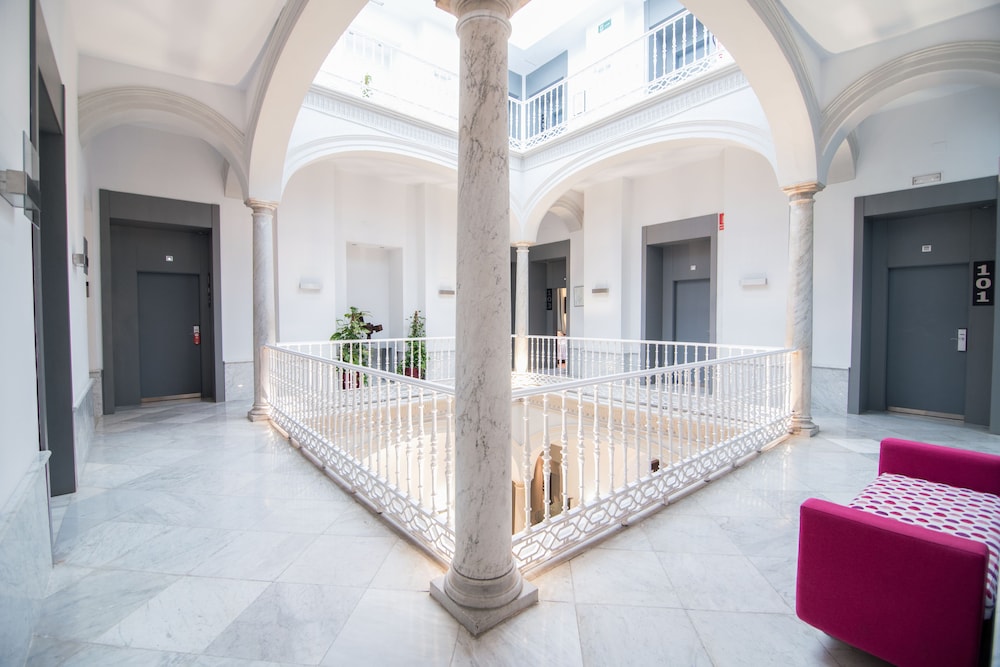 Petit Palace Santa Cruz — Hotel building in Seville, Andalusia