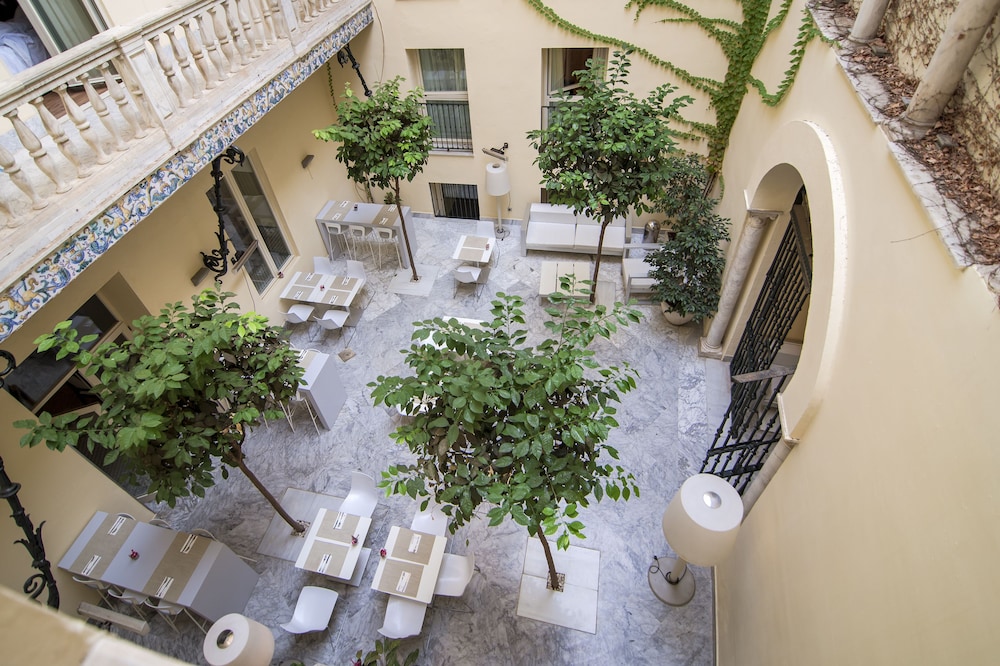 Petit Palace Santa Cruz — Hotel building in Seville, Andalusia