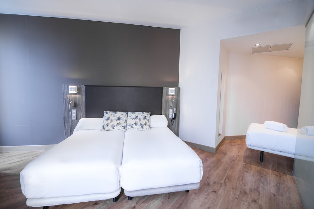 Petit Palace Santa Cruz — Hotel rooms in Seville, Andalusia