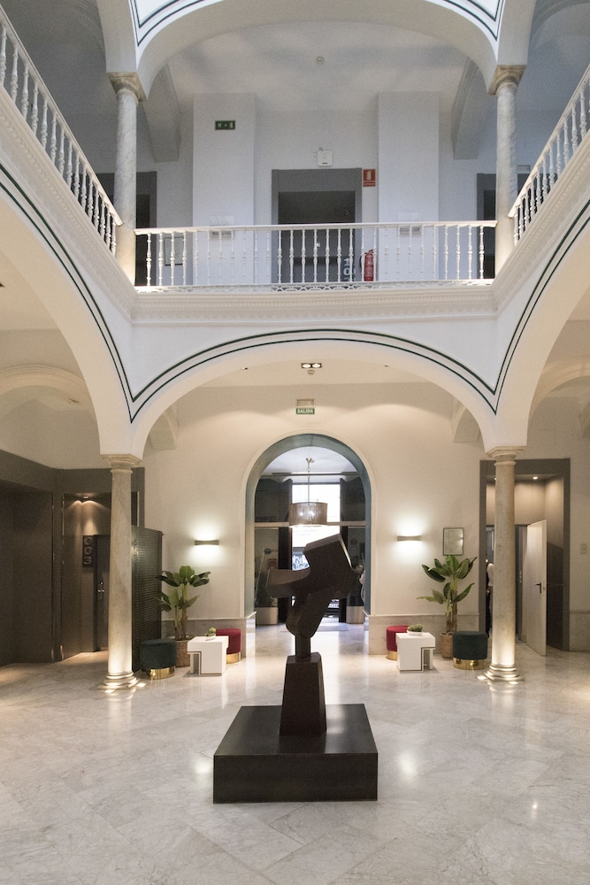 Petit Palace Santa Cruz — Hotel building in Seville, Andalusia