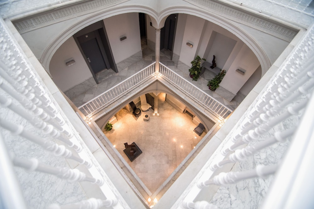 Petit Palace Santa Cruz — Hotel building in Seville, Andalusia