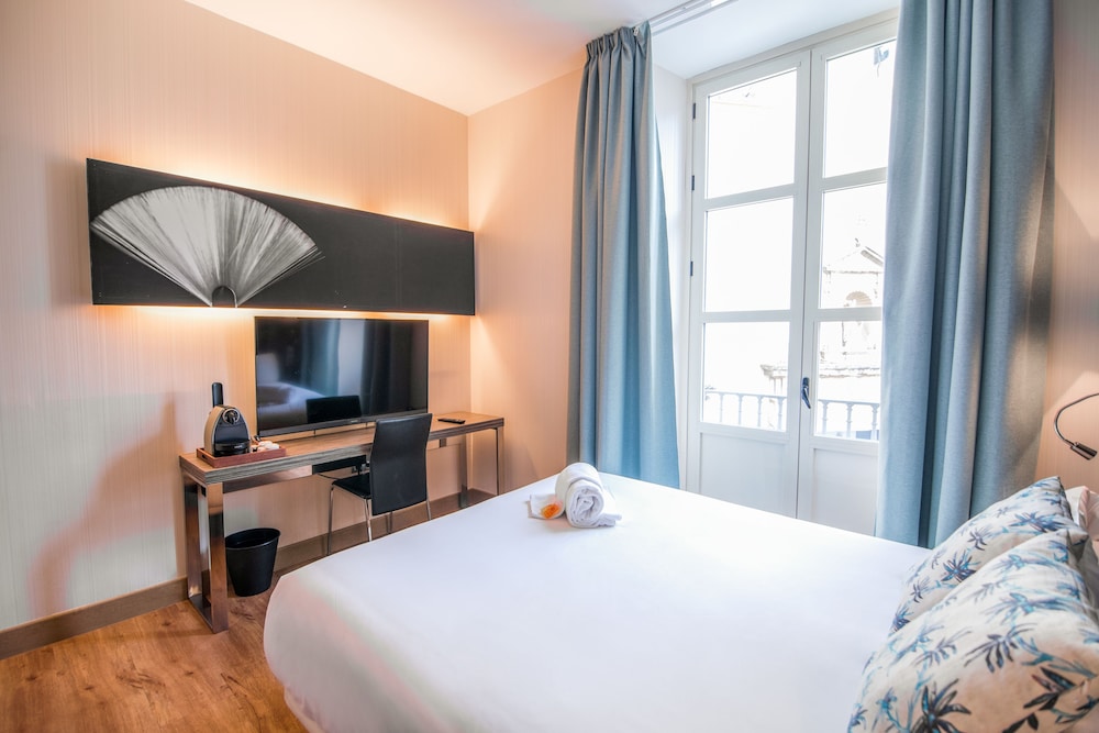 Petit Palace Santa Cruz — Hotel rooms in Seville, Andalusia